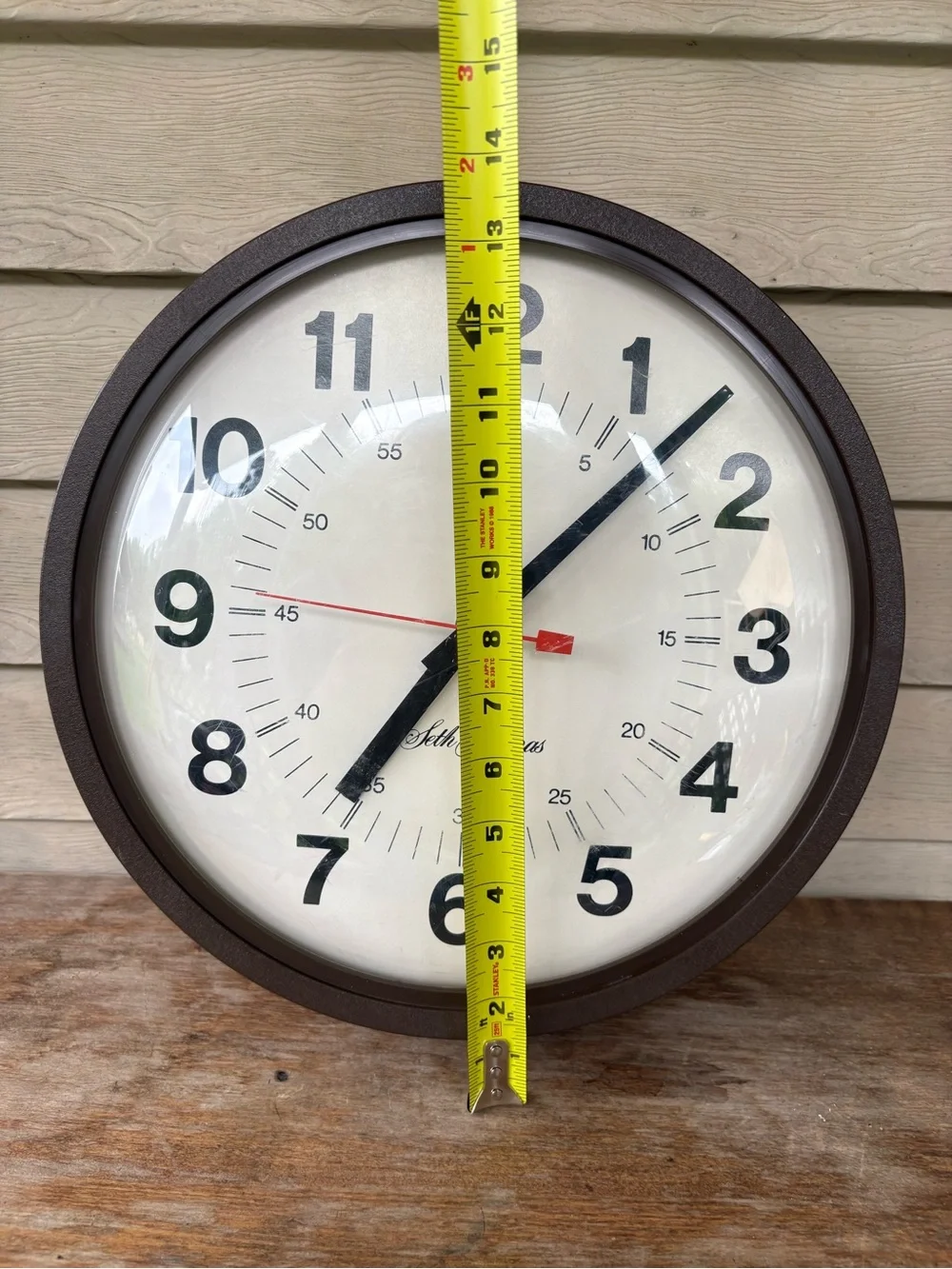 Seth Thomas model 0710 quartz wall clock with a brown plastic case
